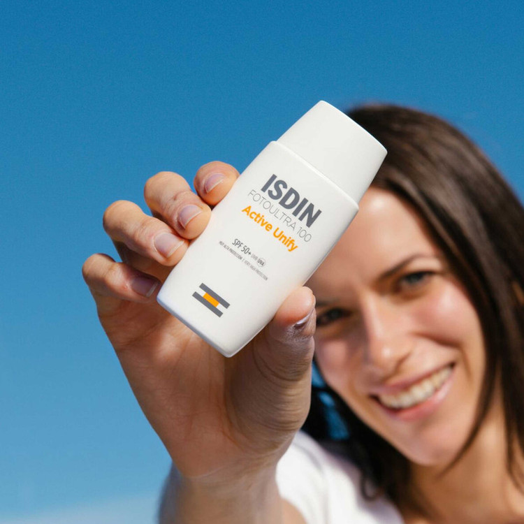 کرم ضدآفتاب بدون رنگ ایزدین SPF50 مدل FOTOULTRA 100 ACTIVE UNIFY مناسب انواع پوست، حجم 50 میلیلیتر