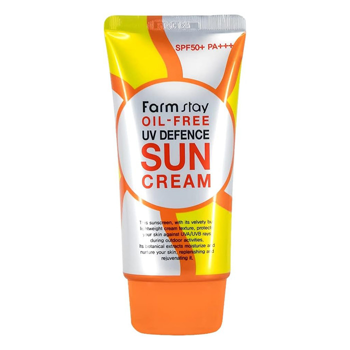 کرم ضد آفتاب بی رنگ فارم استی spf 50 مدل OIL-FREE مناسب پوست های مختلط و چرب حجم 70 میلی لیتر