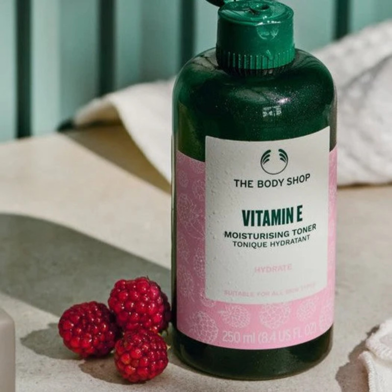 تونر پاک کننده پوست صورت بادی شاپ مدل Vitamin E مناسب برای انواع پوست حجم 250 میلی لیتر