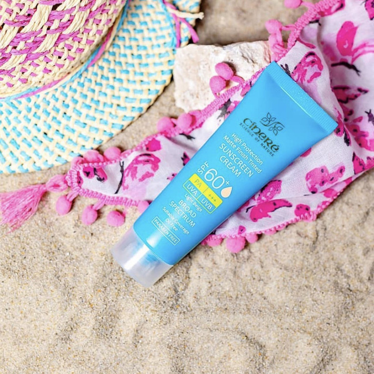 کرم ضدآفتاب رنگی سینره +SPF60 مدل 8411، مناسب پوستهای چرب، حجم 50 میلیلیتر