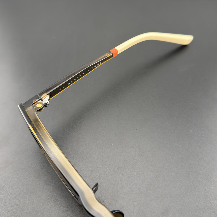 فریم عینک طبی ویفرر (Wayfarer) آلبرت وگ مدل CG-7703-C526-P97 Polarized Double Switch مناسب برای انواع صورت به همراه کاور آفتابی