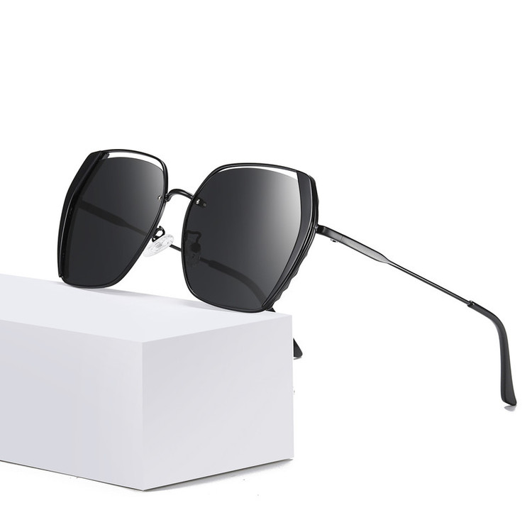 عینک آفتابی پروانه ای زنانه مدل P2205T1-1 Polarized Obsidian