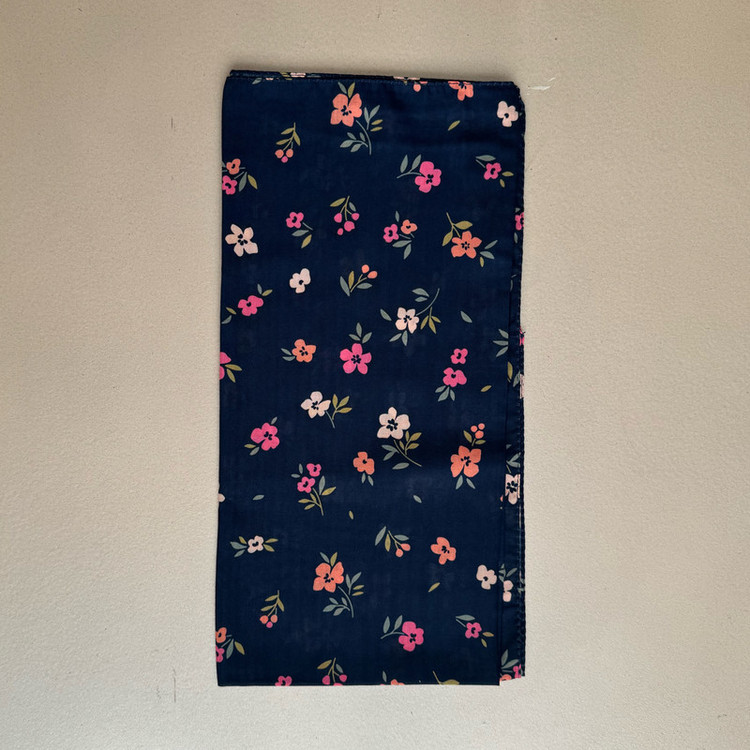 روسری نخ زنانه مدل مینی اسکارف نخی طرح گل گلی سنتی با طول و عرض 65x65 سانتیمتر