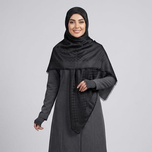 روسری زنانه مدل نخی ژاکارد دور ریش چهار فصل قواره بزرگ ۱۴۰ طرح زنجیری