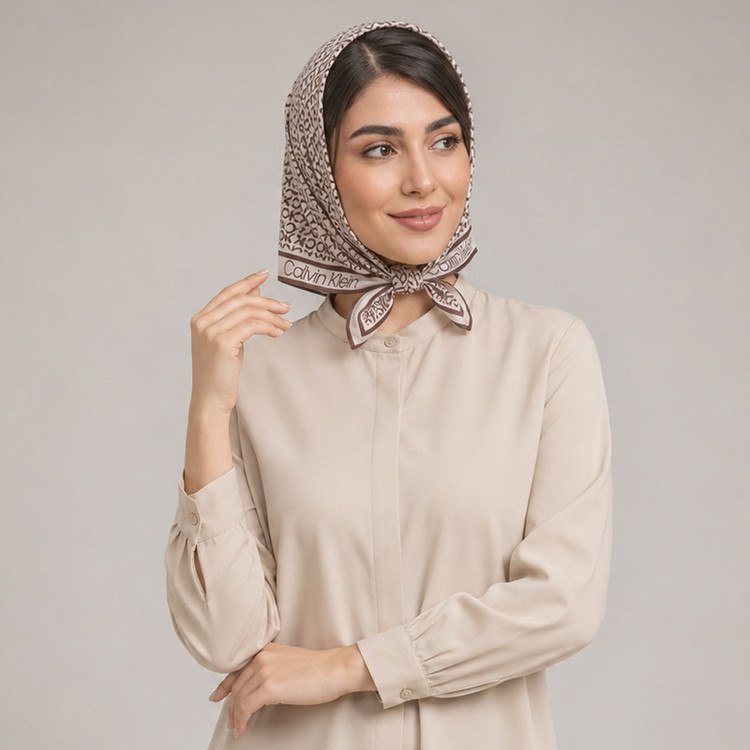 روسری نخ زنانه مدل مینی اسکارف نخی نوشته دار ریز با طول و عرض 70*70 سانتیمتر