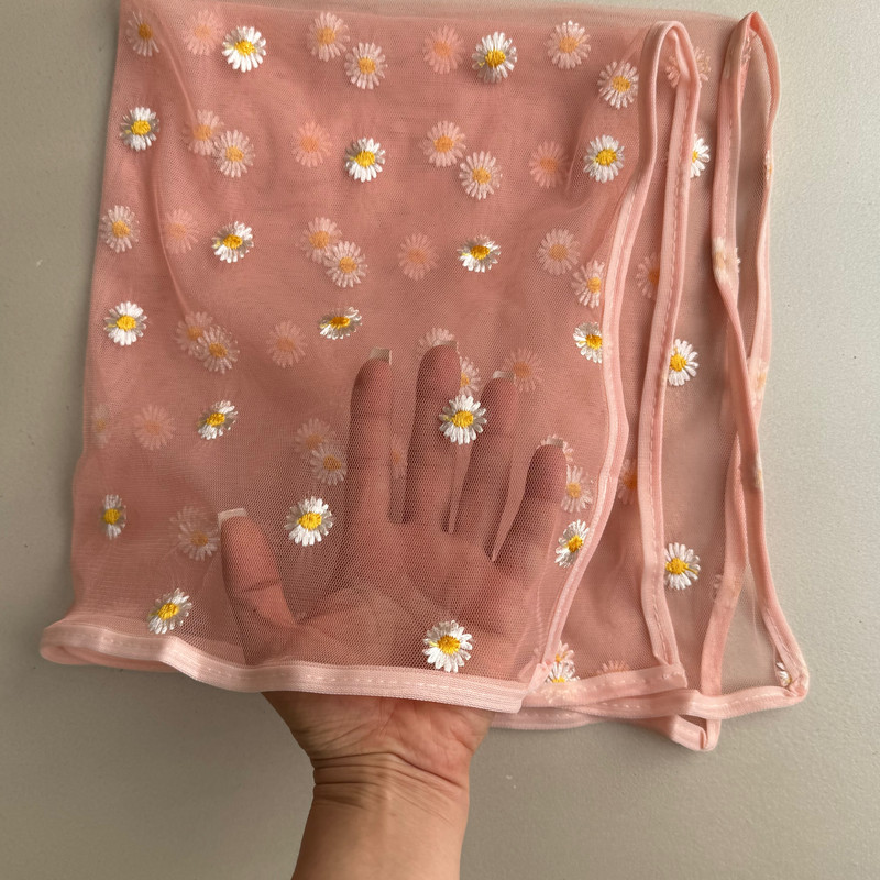 روسری زنانه مدل توری گل بابونه ای کد 60