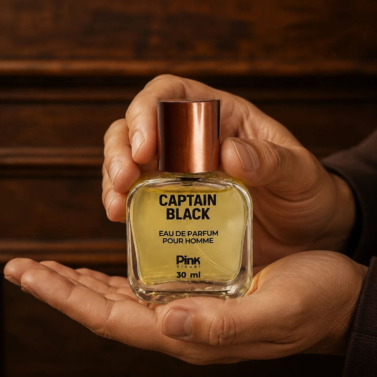 عطر جیبی مردانه پینک ویژوآل مدل Captain Black با رایحه گرم و چوبی حجم 30 میلیلیتر