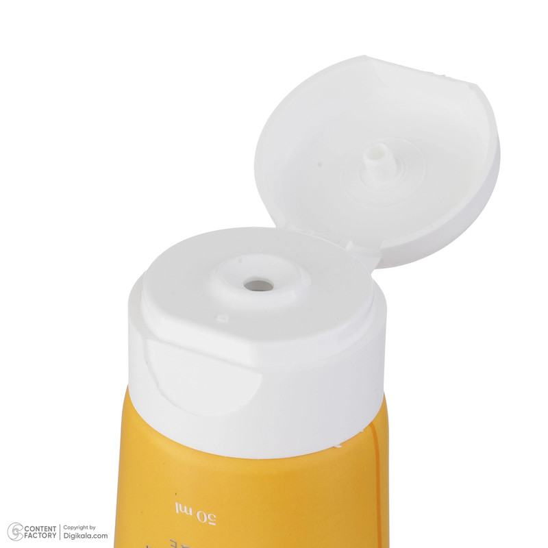 کرم ضد آفتاب رنگی مدیلن SPF 60 مدل Light Beige مناسب پوستهای معمولی و چرب حجم 50 میلیلیتر