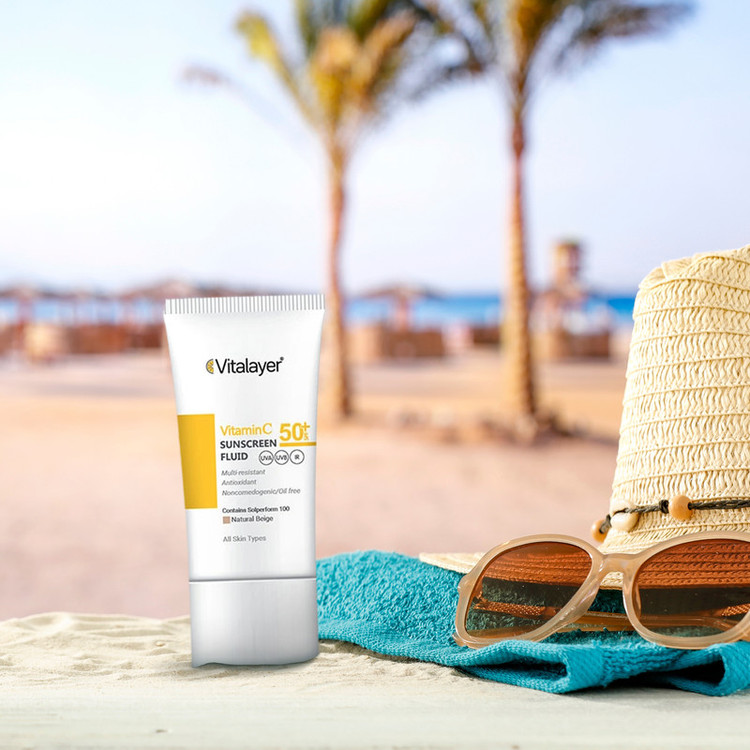 کرم ضد آفتاب رنگی ویتالیر، SPF 50، مدل ویتامین سی، مناسب انواع پوست با تنالیته متوسط و حجم 50 میلیلیتر، ضد آب، مرطوبکننده، غیر کومدونزا، محافظتکننده در برابر اشعههای UVA و UVB، ویتامین C و آنتی اکسیدان، با ماندگاری 2 ساعته