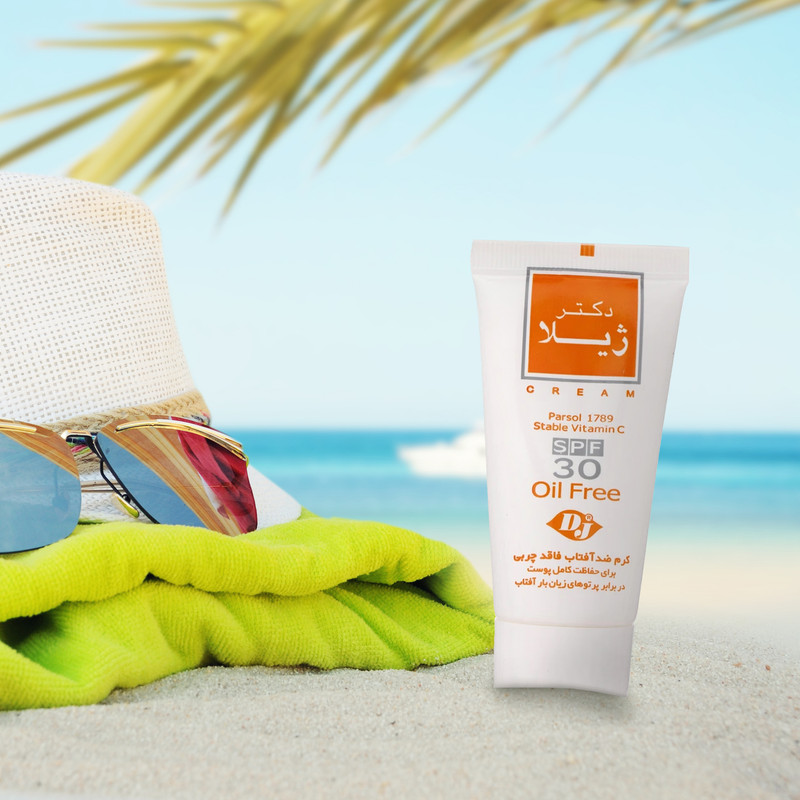 کرم ضد آفتاب و ضد چروک بیرنگ دکتر ژیلا، Spf 30، مدل Parsol 1789، مناسب پوستهای چرب و مختلط با حجم 65 میلیلیتر، محافظتکننده در برابر اشعههای UVA و UVB، ضد پیری، دارای فرمولاسیون فاقد چربی، ویتامینهای C و E، با ماندگاری 2 ساعته