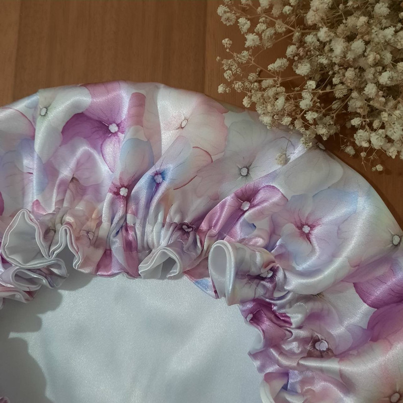 رو بالشی مدل ساتن ابریشم طرح گل آبرنگی سایز 50*70 سانتی متر به همراه کلاه خواب و چشم بند و کش مو