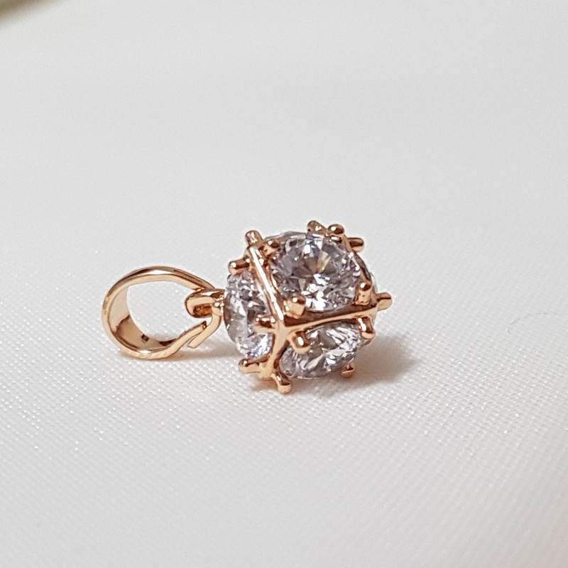 گردنبند زنانه ژوپینگ مدل مکعب نگینی کد 334831