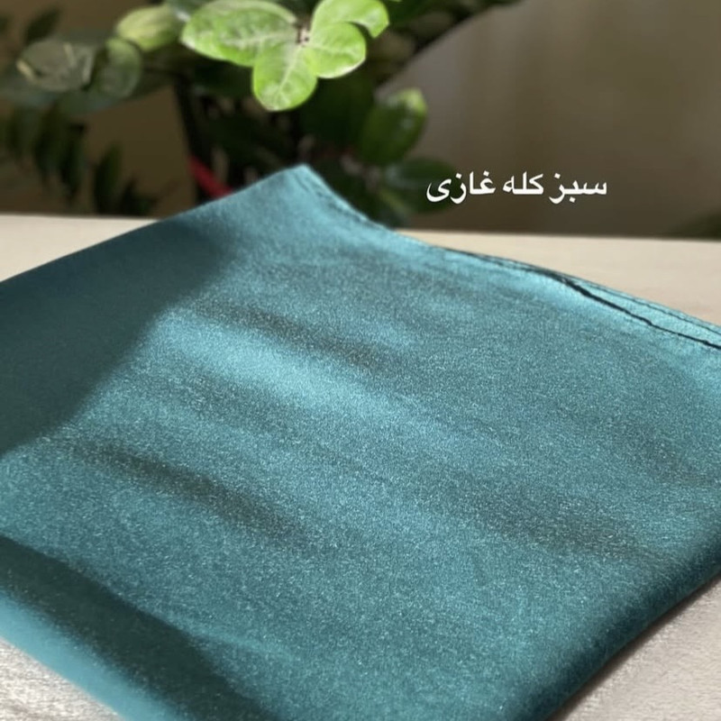 روسری زنانه مدل نخی چهارفصل قواره متوسط دور دوخت