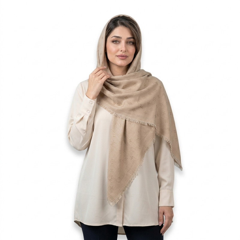 روسری زنانه ابریشم طرح حروف مدل E500