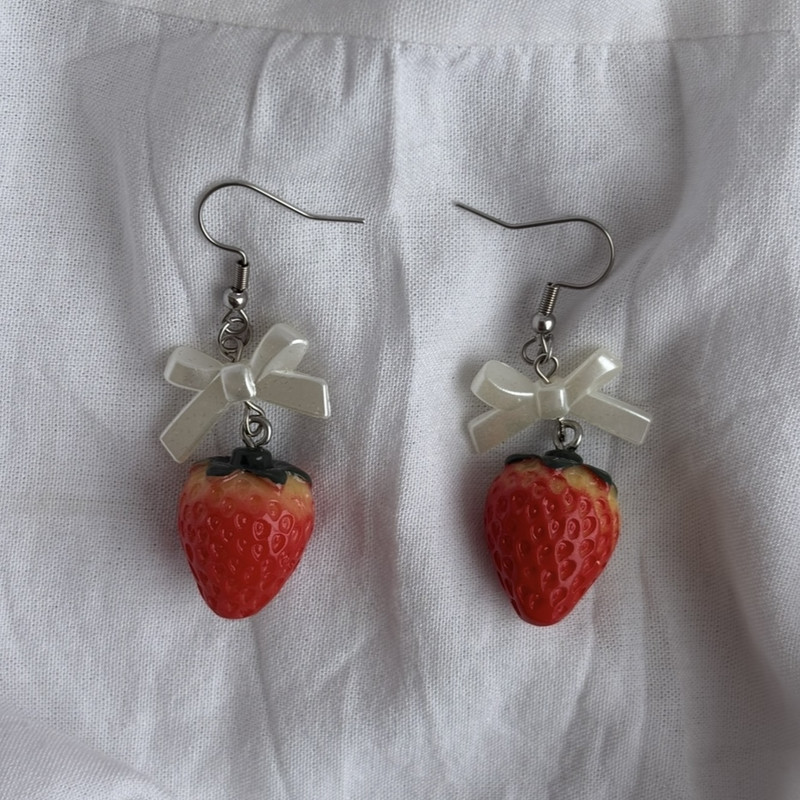 گوشواره دخترانه مدل توت فرنگی پاپیون
