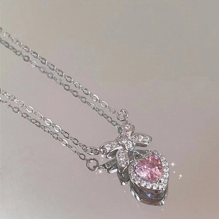 گردنبند زنانه مدل پاپیون کد Ar035
