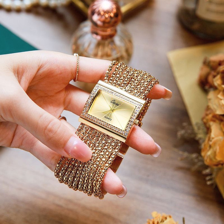 ساعت مچی عقربه ای زنانه کاکاچی مدل دستبندی دور نگین
