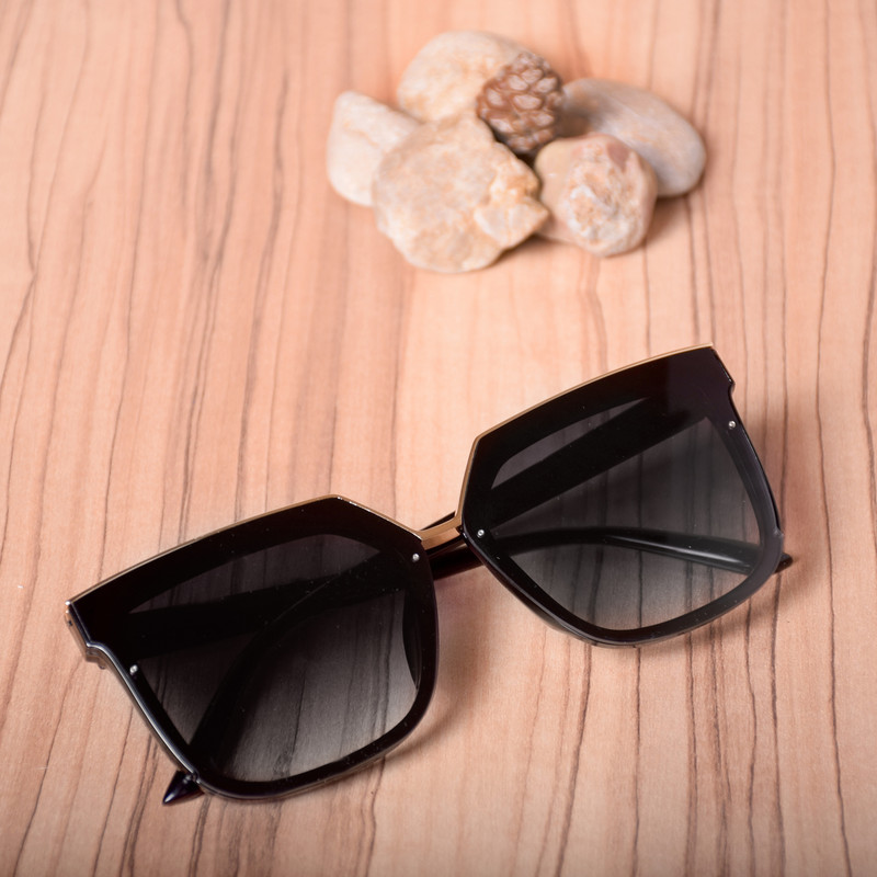 عینک آفتابی زنانه کد WG-BK-012