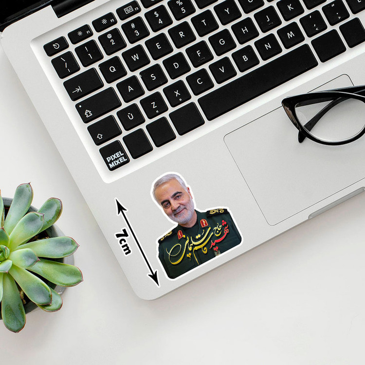 استیکر لپ تاپ پیکسل میکسل مدل لبخند شهید قاسم سلیمانی