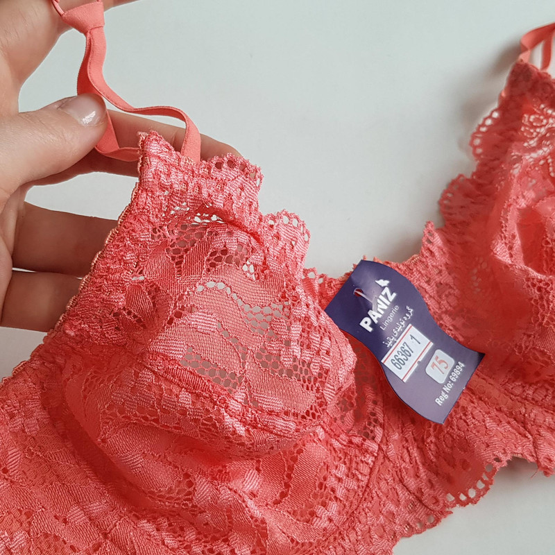 سوتین زنانه پانیذ مدل فنردار گیپوری کد 66367-new